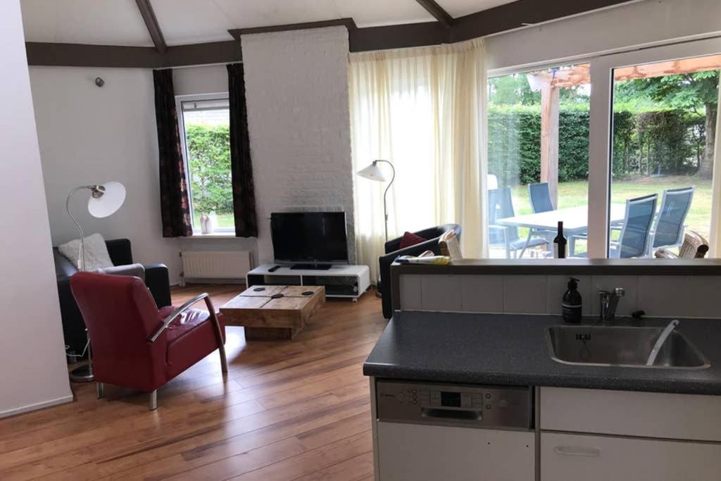 Rustig gelegen bungalow in mooi Havelte  Exterior foto